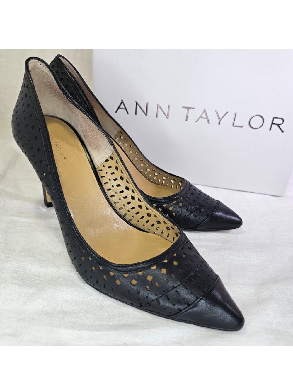 Ann Taylor Kim 3.75” Heel Leather Laser Cutout Scarpin Pump 8.5 Black